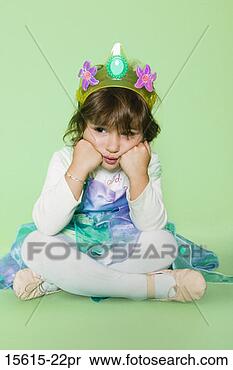 Banco de Imagem - menina,  princesa, 
 traje. fotosearch 
- busca de fotos, 
imagens e clipart