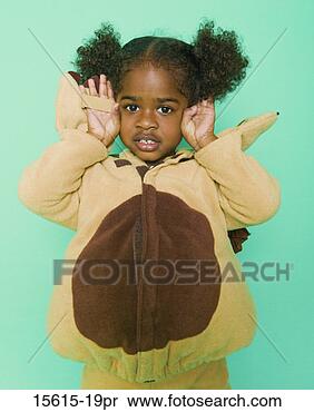 Banco de Imagem - menina,  traje. 
fotosearch - busca 
de fotos, imagens 
e clipart