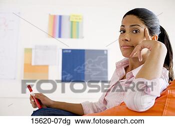 Banco de Imagem - executiva,  sentando, 
 marcador. fotosearch 
- busca de fotos, 
imagens e clipart