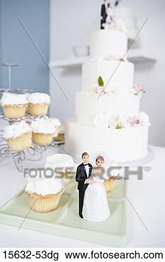 Banco de Imagem - casório,  bolo, 
 cupcakes,  casório, 
 estatuetas. fotosearch 
- busca de fotos, 
imagens e clipart