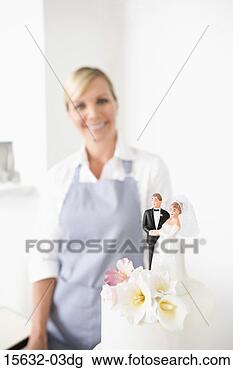 Banco de Imagem - mulher,  casório, 
 bolo. fotosearch 
- busca de fotos, 
imagens e clipart