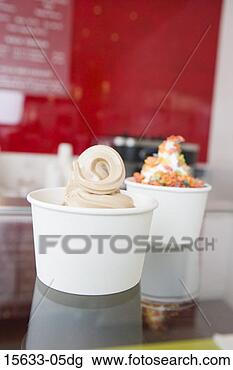 Banco de Imagem - congelado,  sobremesas. 
fotosearch - busca 
de fotos, imagens 
e clipart