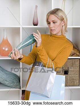 Banco de Imagem - mulher,  shopping, 
 loja. fotosearch 
- busca de fotos, 
imagens e clipart