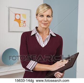 Banco de Imagem - retrato,  sorrindo, 
 mulher. fotosearch 
- busca de fotos, 
imagens e clipart