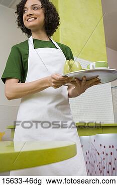 Banco de Imagem - sorrindo,  garçonete, 
 bandeja. fotosearch 
- busca de fotos, 
imagens e clipart