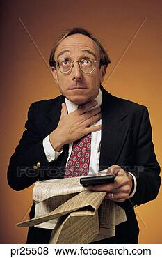 Banco de Imagem - homem negócios, 
 segurando,  garganta, 
 choque. fotosearch 
- busca de fotos, 
imagens e clipart