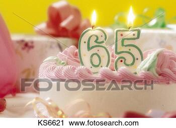 அழகிய கேக்  birthday cake  - Page 2 Holidays-celebrations-anniversary_~KS6621