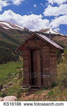 wild-west-bathroom_~KS16188.jpg