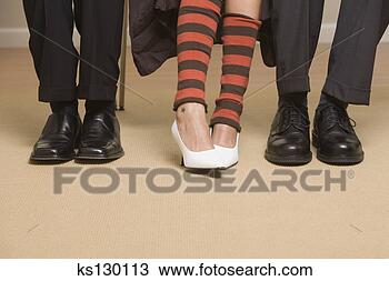 Banco de Imagem - alto,  calcanhares, 
 saída,  lugar, 
 entre,  mens, 
 vestido,  sapatos. 
fotosearch - busca 
de fotos, imagens 
e clipart