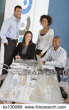 Banco de Imagem - businesspeople, 
 conferência, 
 tabela. fotosearch 
- busca de fotos, 
imagens e clipart