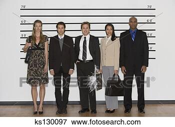 Foto - businesspeople, 
 ficar,  formação. 
fotosearch - busca 
de fotos, imagens 
e clipart