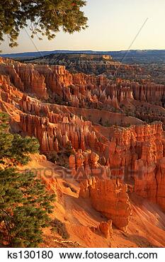 Stock Photography - 'queen's garden' 
hoodoos at sunrise 
bryce canyon national 
park, utah. fotosearch 
- search stock 
photos, pictures, 
images, and photo 
clipart