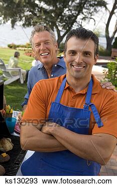 Banco de Imagem - dois,  men,  barbecuing. 
fotosearch - busca 
de fotos, imagens 
e clipart