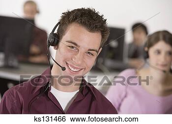 Banco de Imagem - sorrindo,  telemarketer, 
 headset. fotosearch 
- busca de fotos, 
imagens e clipart