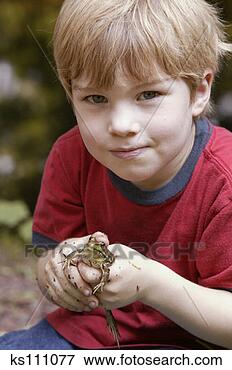 Picture - boy holding a 
frog. fotosearch 
- search stock 
photos, pictures, 
images, and photo 
clipart
