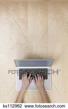Banco de Imagem - mãos,  teclado, 
 laptop,  computador. 
fotosearch - busca 
de fotos, imagens 
e clipart