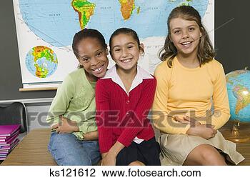 Banco de Imagem - estudantes,  retrato. 
fotosearch - busca 
de fotos, imagens 
e clipart