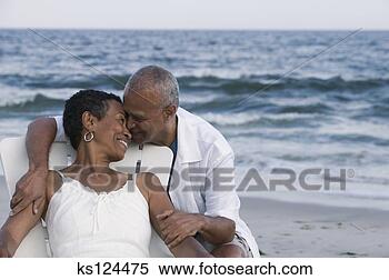 Banco de Imagem - par,  abraçar, 
 praia. fotosearch 
- busca de fotos, 
imagens e clipart