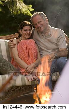 Banco de Imagem - par,  relaxante, 
 ao ar livre, 
 retrato. fotosearch 
- busca de fotos, 
imagens e clipart