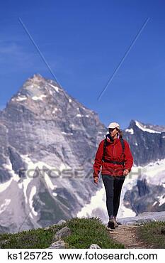 Banco de Imagem - mulher,  hiking. 
fotosearch - busca 
de fotos, imagens 
e clipart