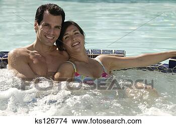 Banco de Imagem - par,  relaxante, 
 banheira,  junto. 
fotosearch - busca 
de fotos, imagens 
e clipart