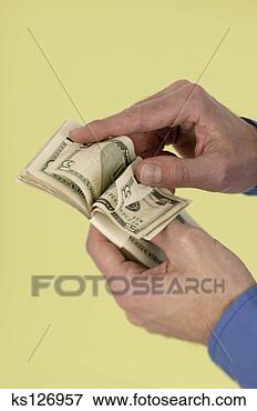 Foto - mão,  contagem, 
 dólar,  contas. 
fotosearch - busca 
de fotos, imagens 
e clipart