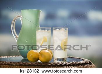 Banco de Imagem - jarro,  óculos, 
 limonada. fotosearch 
- busca de fotos, 
imagens e clipart