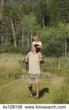 Banco de Imagem - pai,  carregar, 
 filha,  ombros. 
fotosearch - busca 
de fotos, imagens 
e clipart