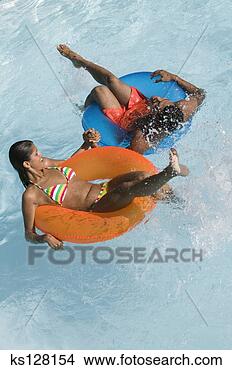 Banco de Imagem - par,  flutuante, 
 natação,  piscina. 
fotosearch - busca 
de fotos, imagens 
e clipart