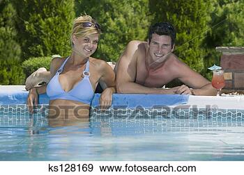 Arquivo Fotográficos - poolside,  par. 
fotosearch - busca 
de fotos, imagens 
e clipart