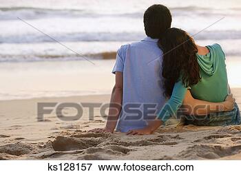 Foto - romanticos,  par, 
 praia. fotosearch 
- busca de fotos, 
imagens e clipart