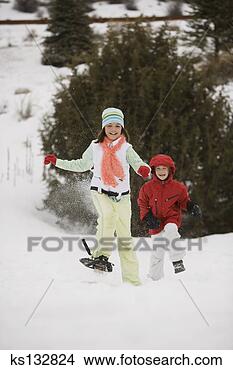 Banco de Imagem - crianças,  tocando, 
 neve. fotosearch 
- busca de fotos, 
imagens e clipart