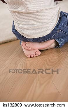 Arquivo Fotográficos - descalço,  criança. 
fotosearch - busca 
de fotos, imagens 
e clipart