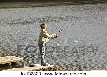 Banco de Imagem - menino,  pesca. 
fotosearch - busca 
de fotos, imagens 
e clipart