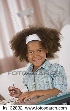 Banco de Imagem - sorrindo,  menina, 
 desenho. fotosearch 
- busca de fotos, 
imagens e clipart