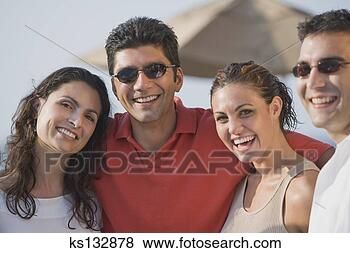 Banco de Imagem - feliz,  pares. 
fotosearch - busca 
de fotos, imagens 
e clipart