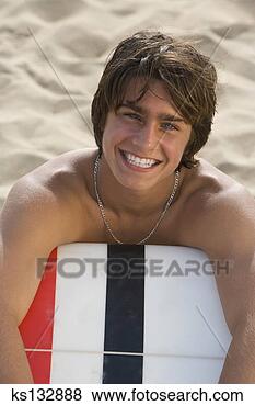 Banco de Imagem - sorrindo,  adolescente, 
 menino,  praia. 
fotosearch - busca 
de fotos, imagens 
e clipart