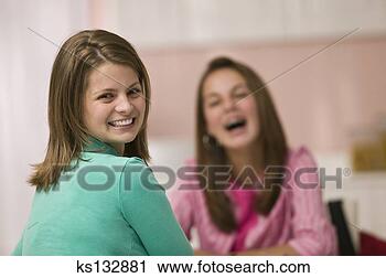 Arquivo de Fotografia - sorrindo,  mulher. 
fotosearch - busca 
de fotos, imagens 
e clipart