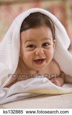Banco de Imagem - sorrindo,  toddler, 
 cobertor. fotosearch 
- busca de fotos, 
imagens e clipart