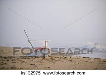 Banco de Imagem - cadeira,  praia. 
fotosearch - busca 
de fotos, imagens 
e clipart