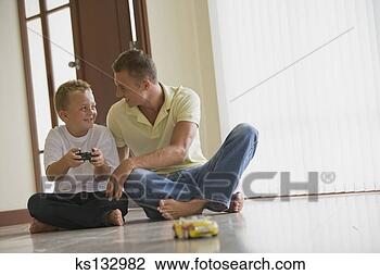 Banco de Imagem - pai,  tocando, 
 brinquedo,  car. 
fotosearch - busca 
de fotos, imagens 
e clipart