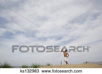 Banco de Imagem - surfista,  praia. 
fotosearch - busca 
de fotos, imagens 
e clipart