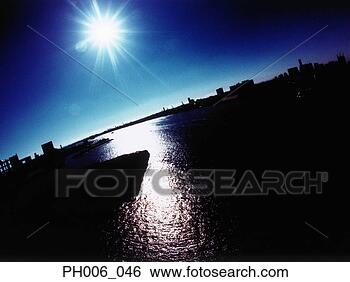 Stock Photo - silhouetted tokyo 
bay, japan at 
sunset. fotosearch 
- search stock 
photos, pictures, 
images, and photo 
clipart