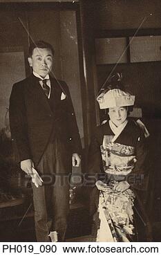 Stock Photography - portrait of a 
japanese couple 
in traditional 
japanese costume. 
fotosearch - search 
stock photos, 
pictures, images, 
and photo clipart