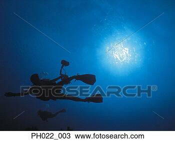 Stock Photo - two scuba divers 
underwater, silhouette. 
fotosearch - search 
stock photos, 
pictures, images, 
and photo clipart