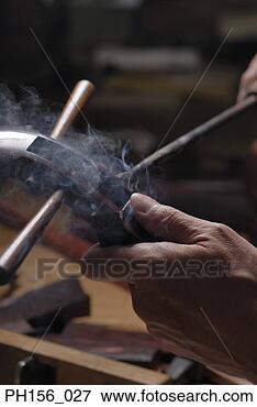 Foto - close-up,  carpenter's, 
 mão,  trabalhando, 
 vara. fotosearch 
- busca de fotos, 
imagens e clipart