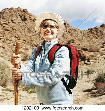 portrait-femme-randonnee_~1202109.jpg