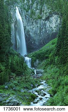 Stock Photography - comet falls, mount 
rainier national 
park, washington, 
usa. fotosearch 
- search stock 
photos, pictures, 
images, and photo 
clipart