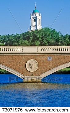 Stock Photo - 'bridge over the 
charles river, 
cambridge, massachusetts'. 
fotosearch - search 
stock photos, 
pictures, images, 
and photo clipart
