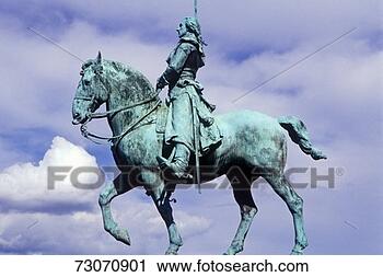 Stock Photography - bronze statue 
of general george 
washington on 
horseback. fotosearch 
- search stock 
photos, pictures, 
images, and photo 
clipart